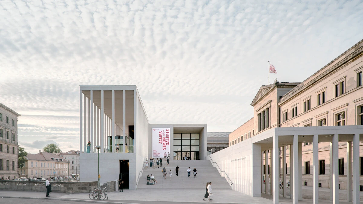 David Chipperfield: A Critical Analysis of Architecture, Context, and Permanence 7 James-Simon-Galerie