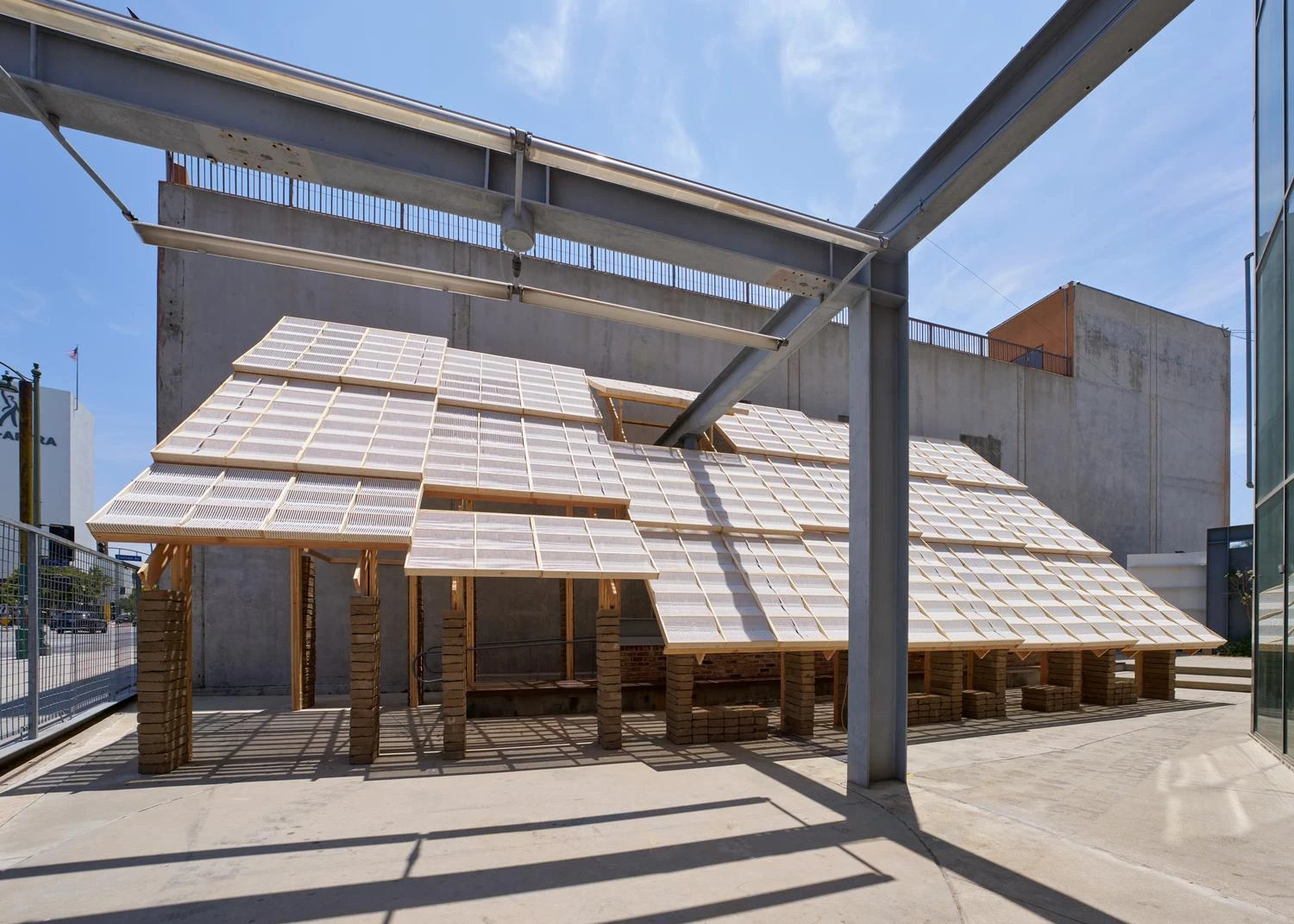 Liz Gálvez Designs an Earthen Pavilion for Shade and Thermal Comfort in Los Angeles 5 Liz Gálvez Designs an Earthen Pavilion