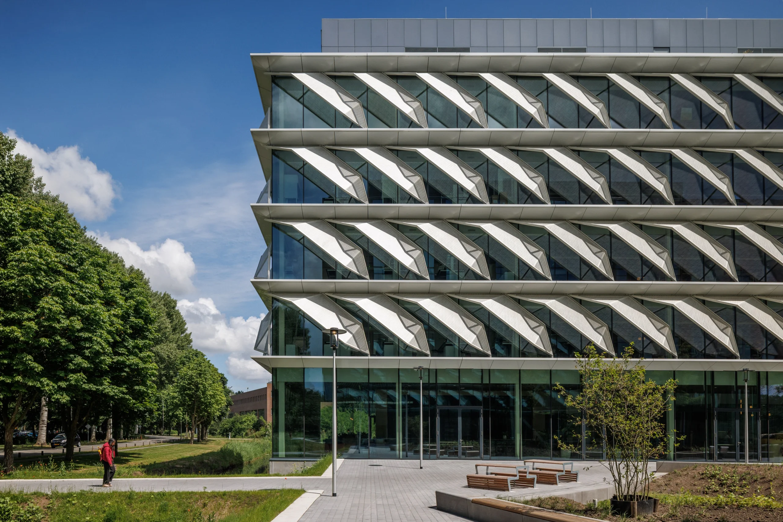 UNStudio's One Helix, a Net-Energy-Positive Life Science Building in Amsterdam 5 UNStudio's One Helix, a Net-Energy-Positive Life Science Building in Amsterdam