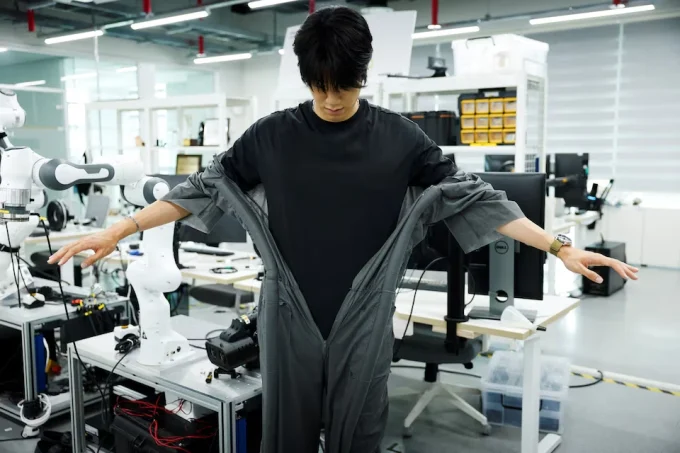 This Robotic Clothing Wraps Around You in Just 10 Seconds