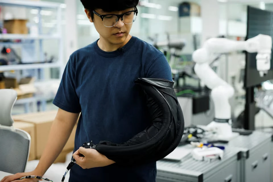 This Robotic Clothing Wraps Around You in Just 10 Seconds 9 Robotic Clothing