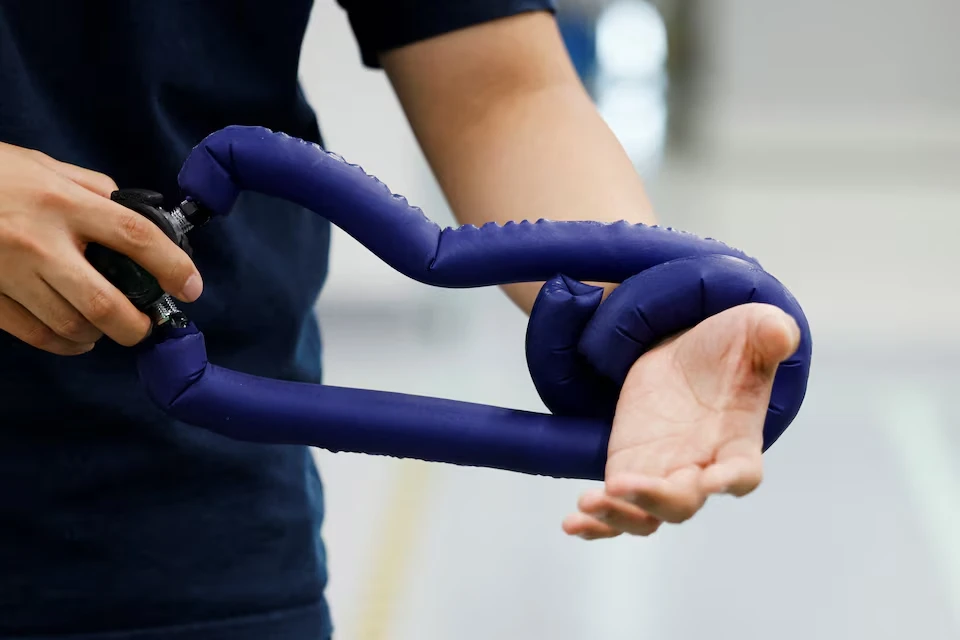 This Robotic Clothing Wraps Around You in Just 10 Seconds 8 Robotic Clothing