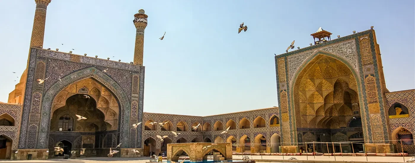A Legacy Built in Brick and Geometry: Arches in Iranian Architecture 19 The Jameh Mosque of Isfahan