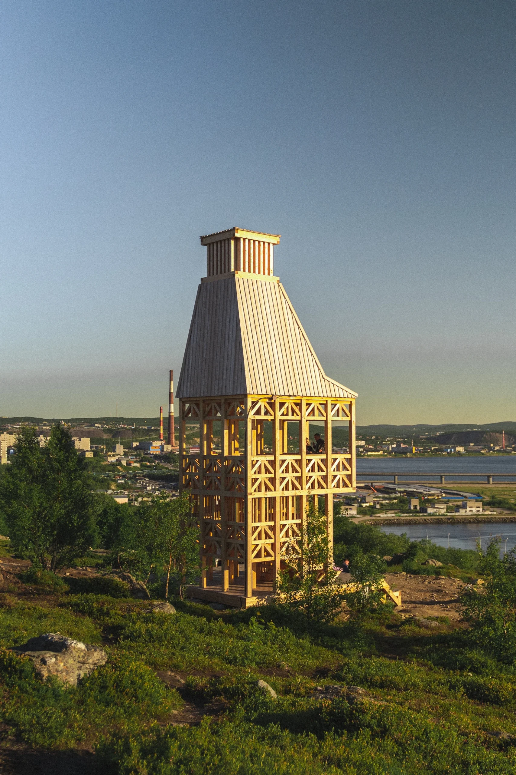 Kola Bay Lighthouse Viewpoint Brings a Timber Landmark to Murmansk's Waterfront 5 Kola Bay Lighthouse Viewpoint Brings a Timber Landmark to Murmansk's Waterfront