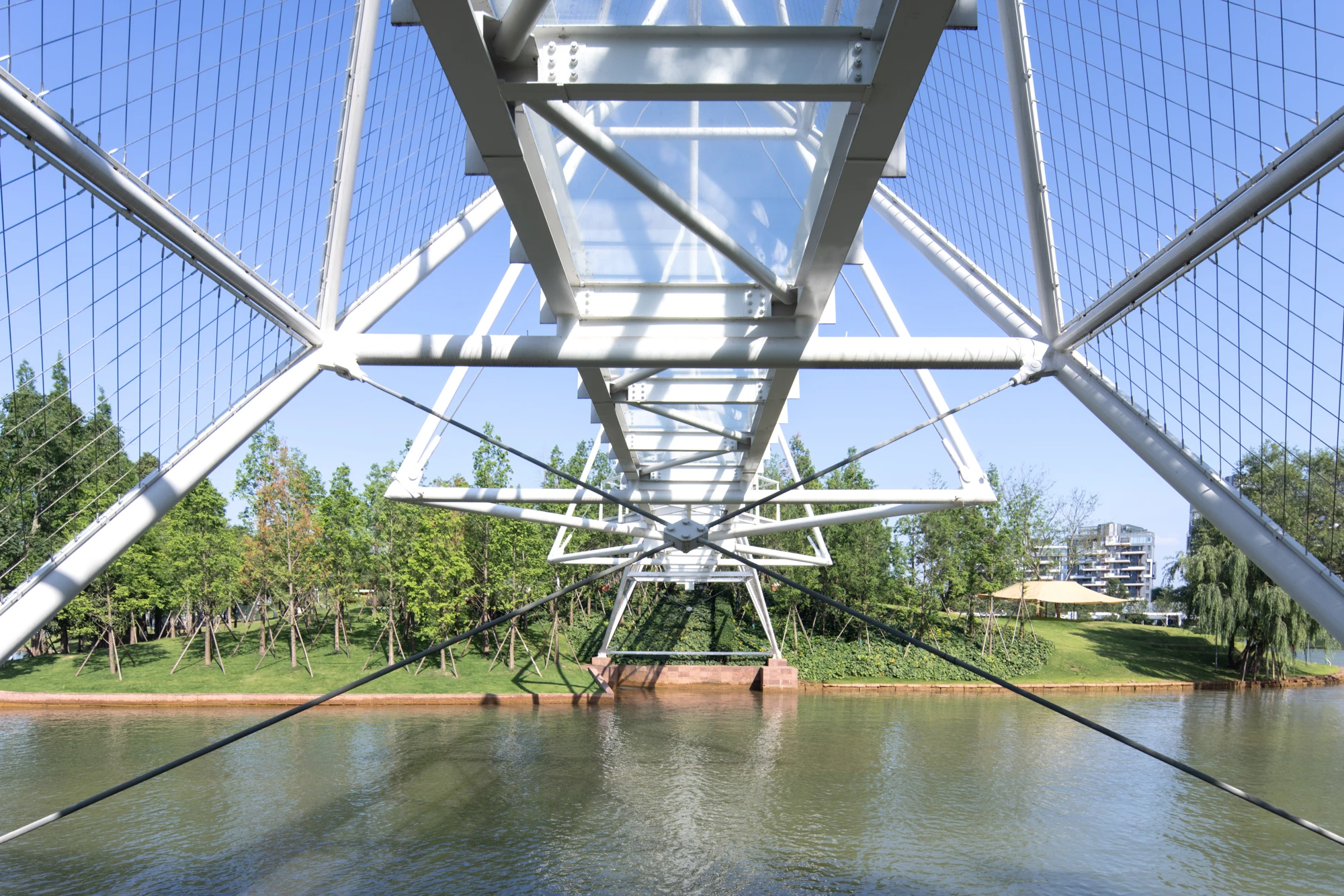 8 Breathtaking Glass Bridges That Feel Like Walking on Air 17 Glass Bridges