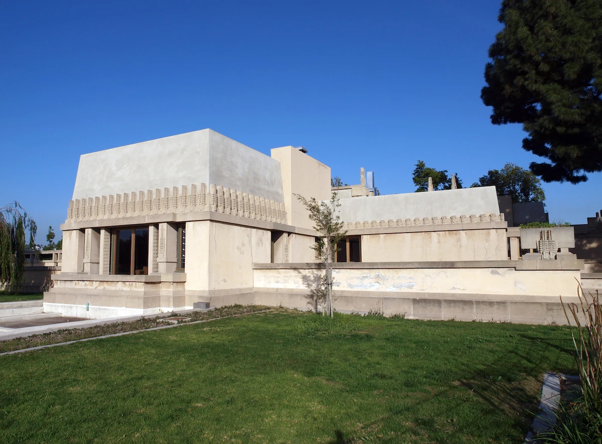 A New Lens on Frank Lloyd Wright: Why His Architecture Still Matters 7 A New Lens on Frank Lloyd Wright: Why His Architecture Still Matters