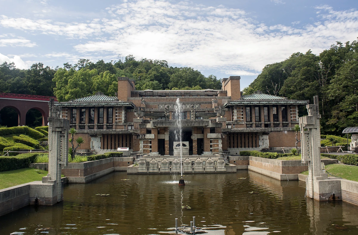 A New Lens on Frank Lloyd Wright: Why His Architecture Still Matters 8 A New Lens on Frank Lloyd Wright: Why His Architecture Still Matters