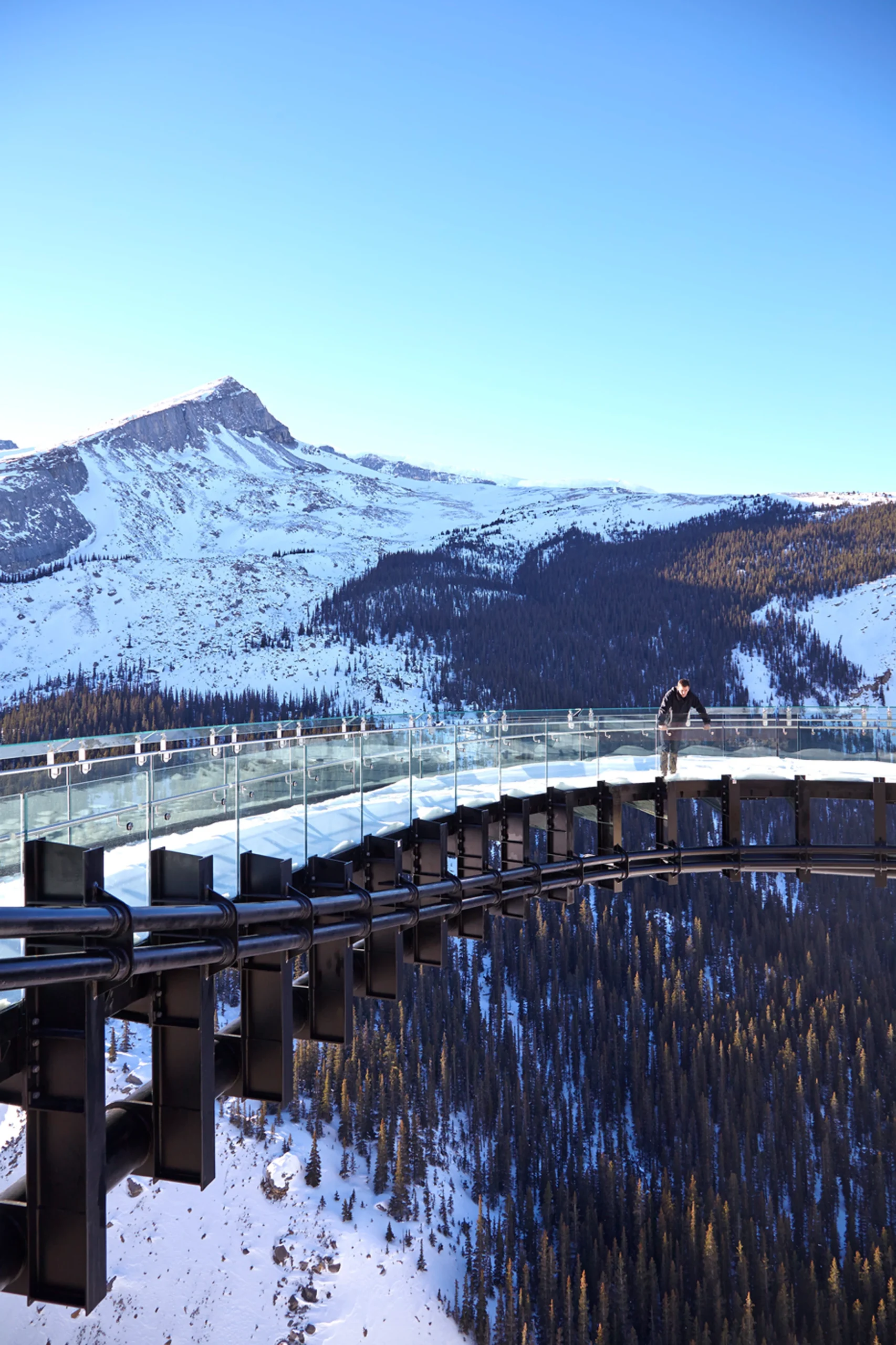 8 Breathtaking Glass Bridges That Feel Like Walking on Air 8 Glass Bridges