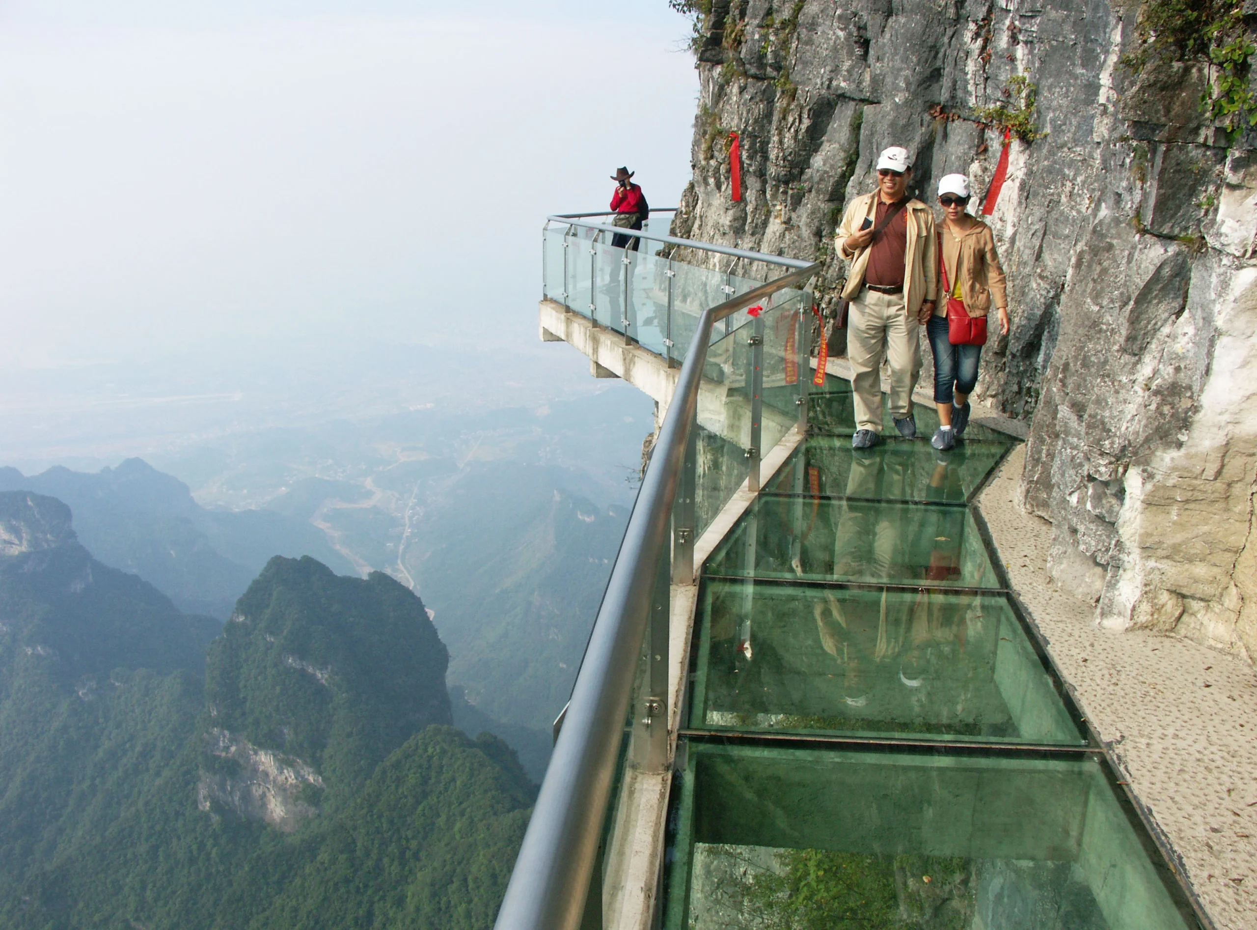 8 Breathtaking Glass Bridges That Feel Like Walking on Air 14 Glass Bridges