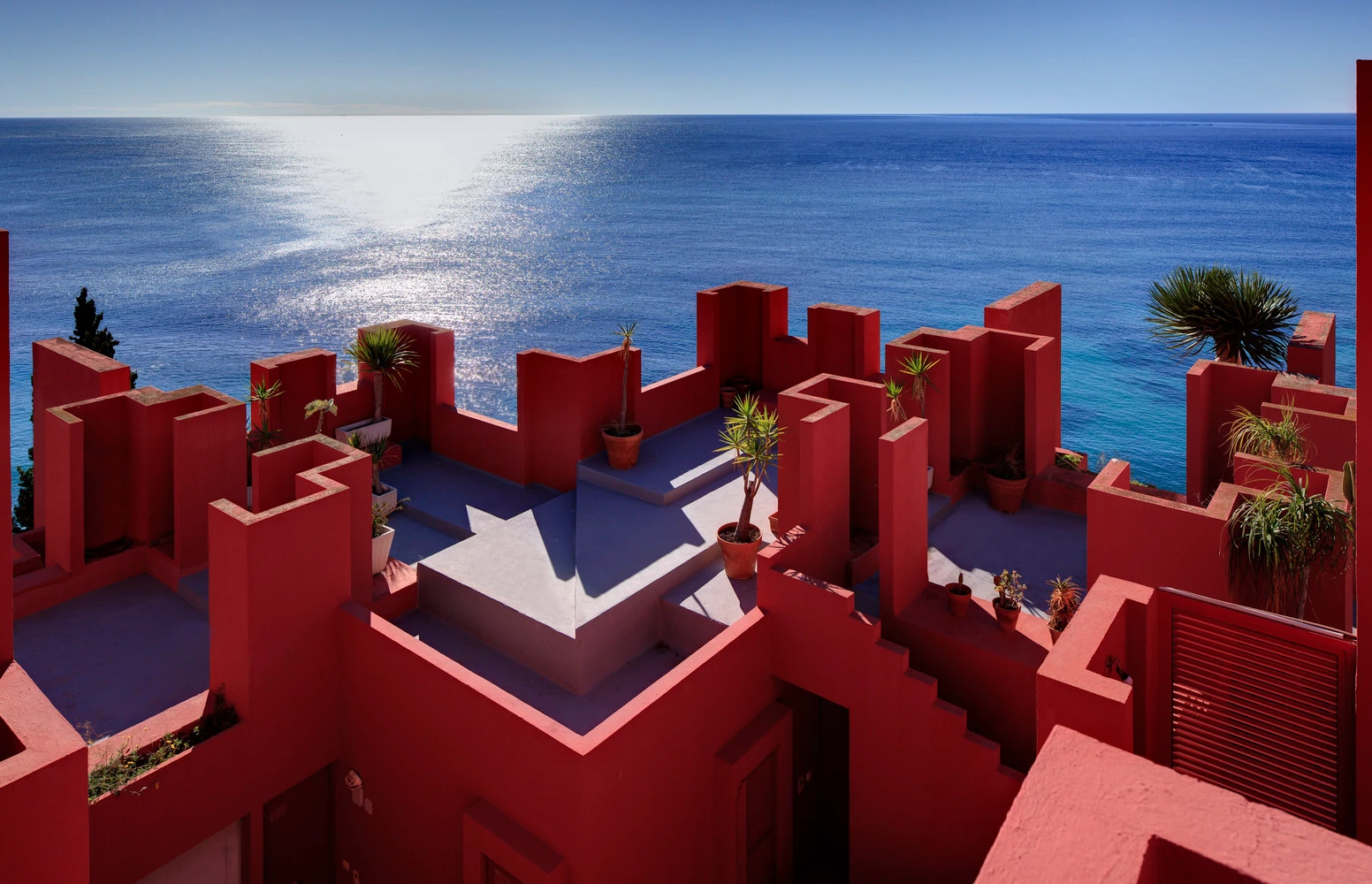 10 Spanish Architects Who Built Spain's Architectural Legacy 15 La Muralla Roja.