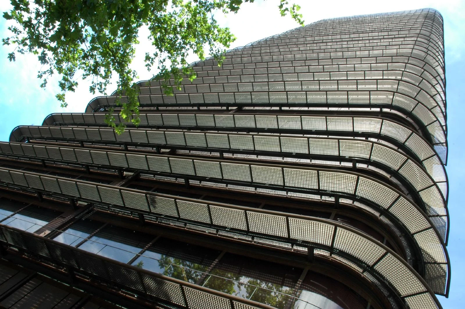 10 Spanish Architects Who Built Spain's Architectural Legacy 13 The Banco de Bilbao Tower