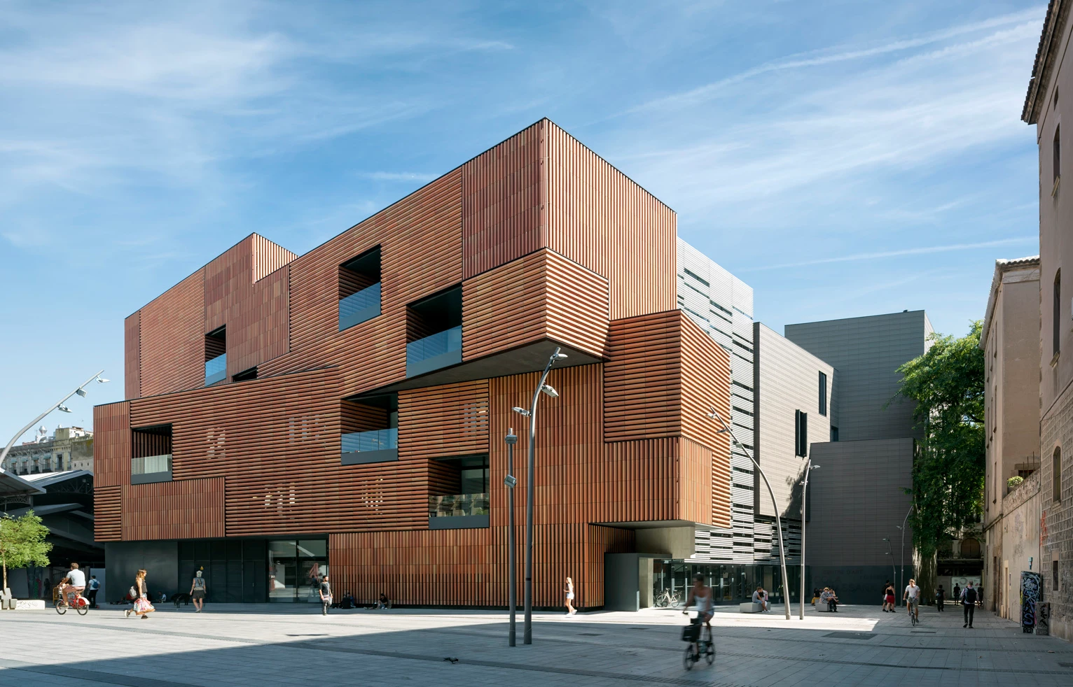 10 Spanish Architects Who Built Spain's Architectural Legacy 31 The Massana School of Art and Design