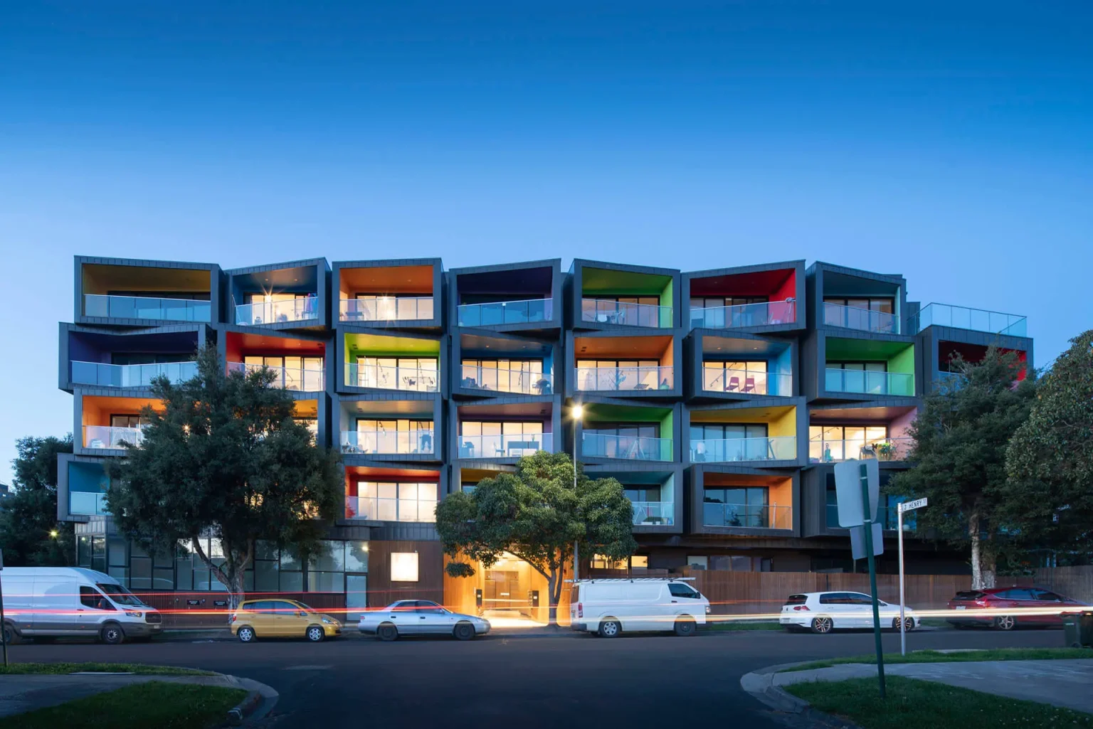 Explore why modern architecture is becoming increasingly monochromatic, from modernism and postmodernism to today’s minimalist white, black, and gray spaces.