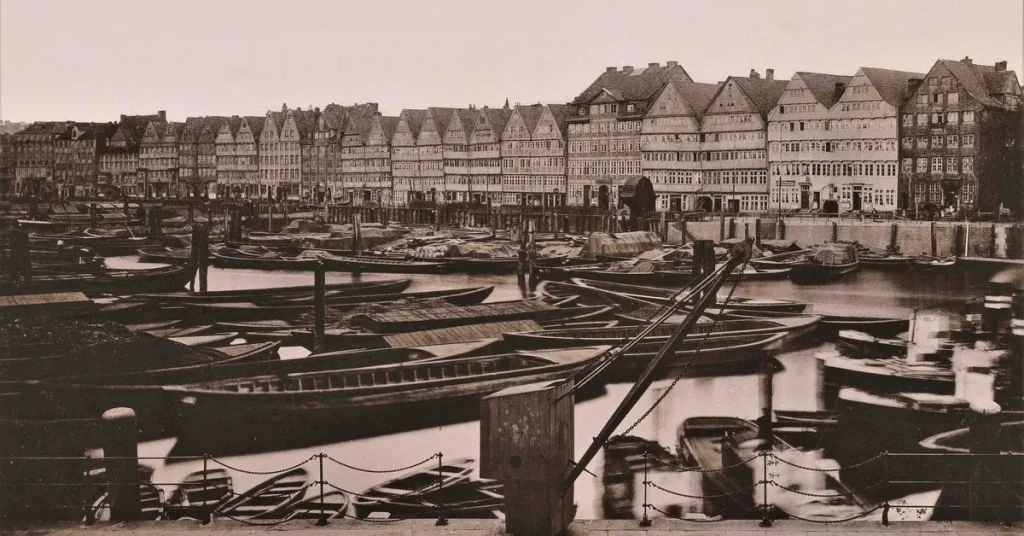 Quay walls and harbor basins in historic HafenCity © gemeinfrei (Public Domain)