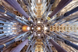 Can beauty justify complexity in contemporary architecture? This critical essay examines digital design, technological innovation, environmental responsibility, maintenance, social value, and the tension between architectural spectacle and meaningful complexity.