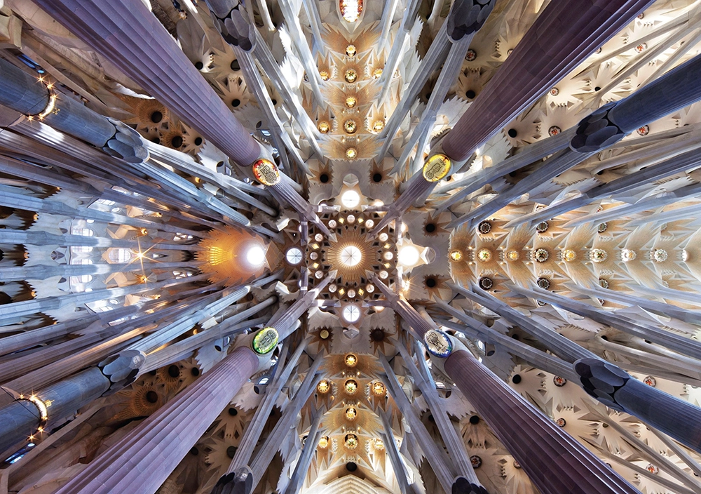 Can beauty justify complexity in contemporary architecture? This critical essay examines digital design, technological innovation, environmental responsibility, maintenance, social value, and the tension between architectural spectacle and meaningful complexity.