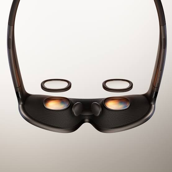 immersive content on Meta VR Glasses in a living-room setting