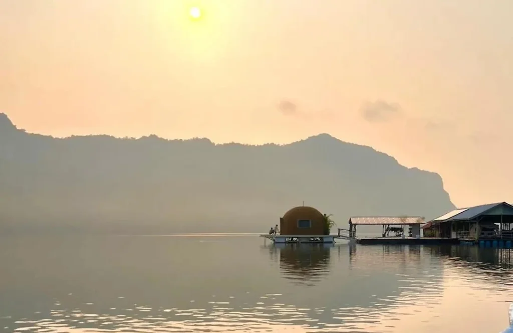 10 Remarkable Floating Hotels Around the World_Coconest One Langkawi