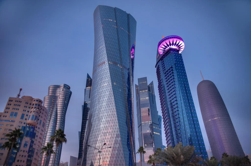 The World's 10 Tallest Twisted Skycrapers_© Asergeev