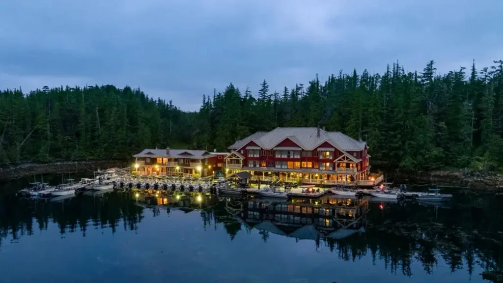 10 Remarkable Floating Hotels Around the World_King Pacific Lodge
