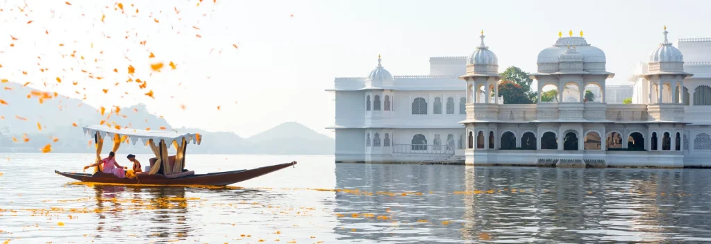 10 Remarkable Floating Hotels Around the World_Lake Palace Hotel