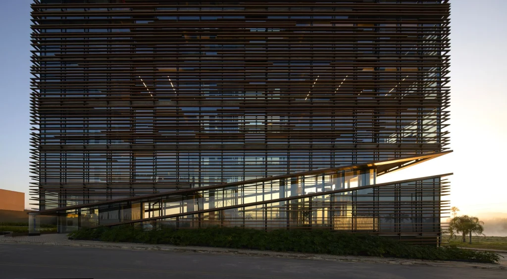 Facade of Patrimonium Headquarters showing extensive horizontal brise-soleil elements