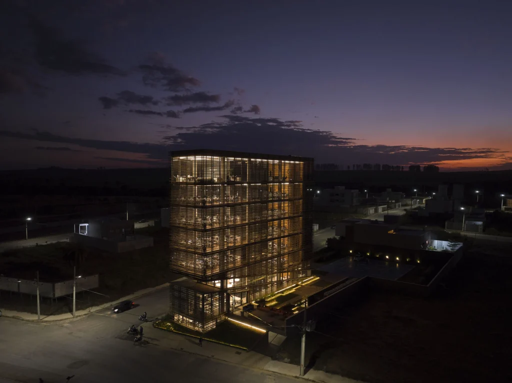 Night view of the illuminated corner building in Lagoa da Prata
