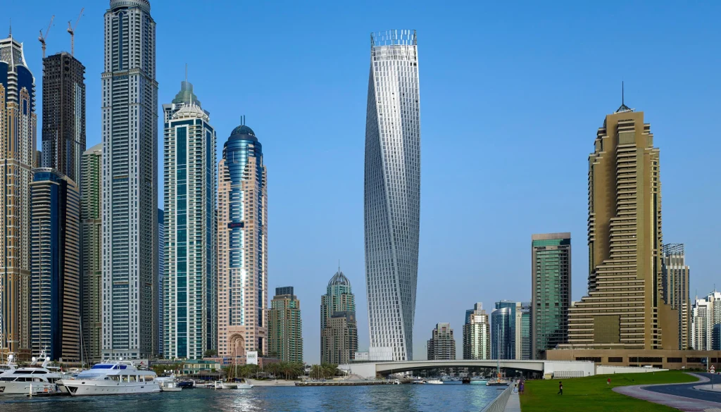 The World's 10 Tallest Twisted Skycrapers_Cayan Tower © SOM
