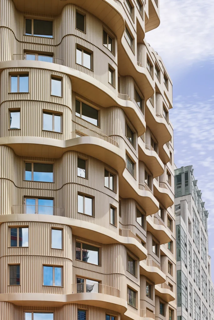 ODA Completes Radiant LIC with a Cascading Aluminum Facade in New York